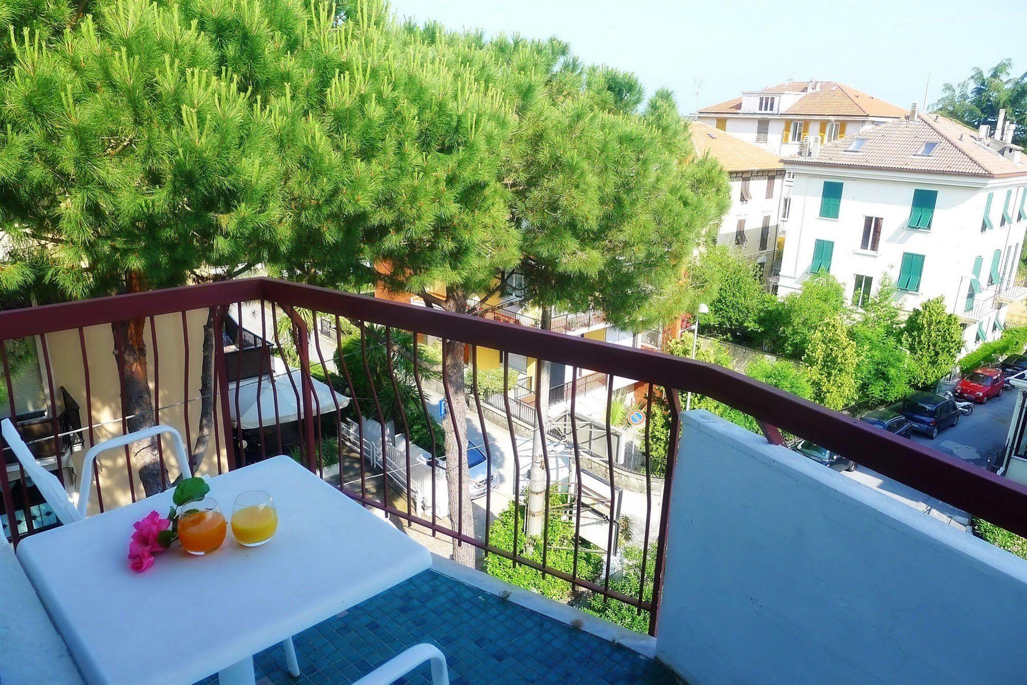 Hotel Cristallo Varazze Esterno foto