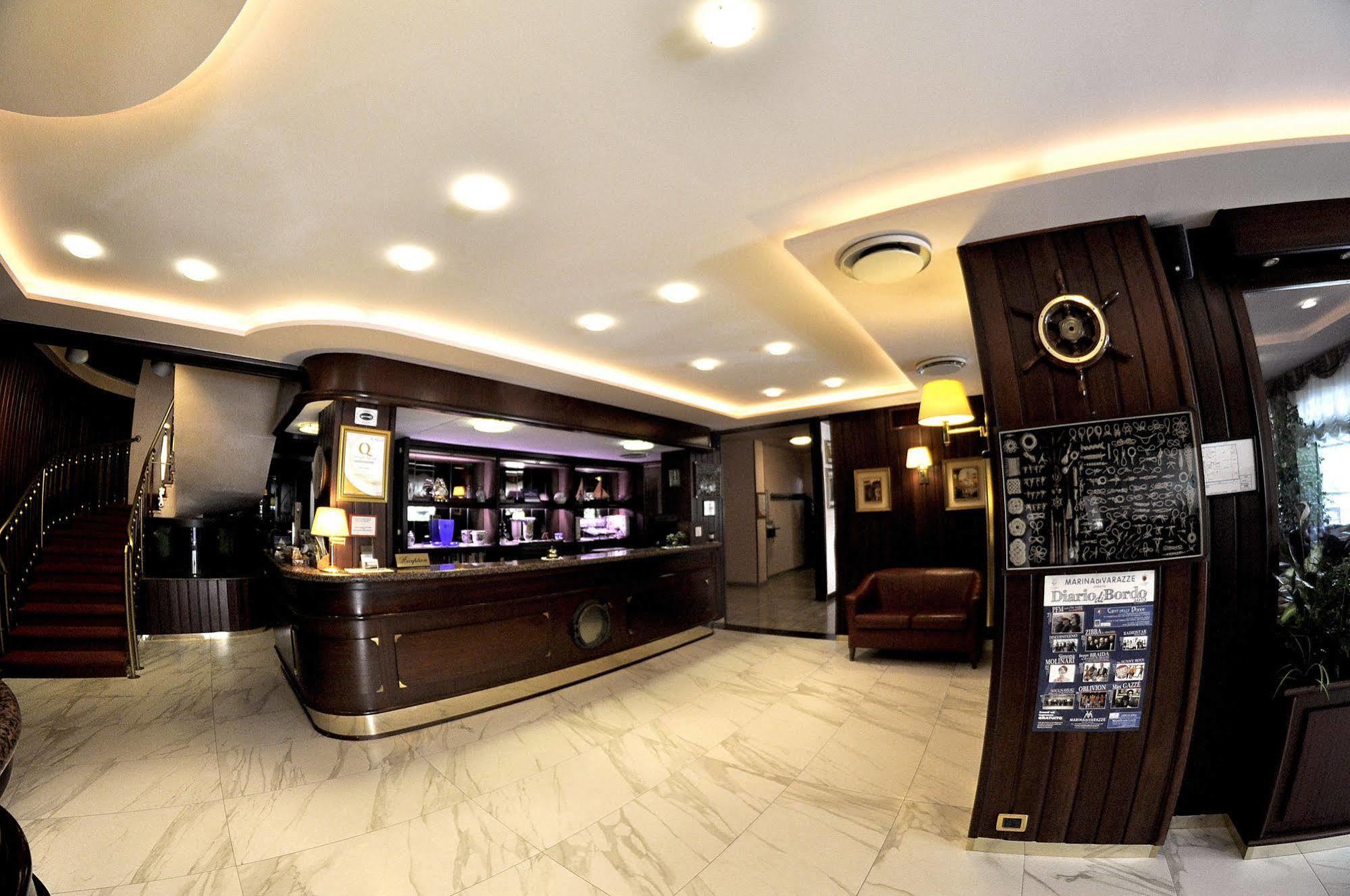 Hotel Cristallo Varazze Esterno foto