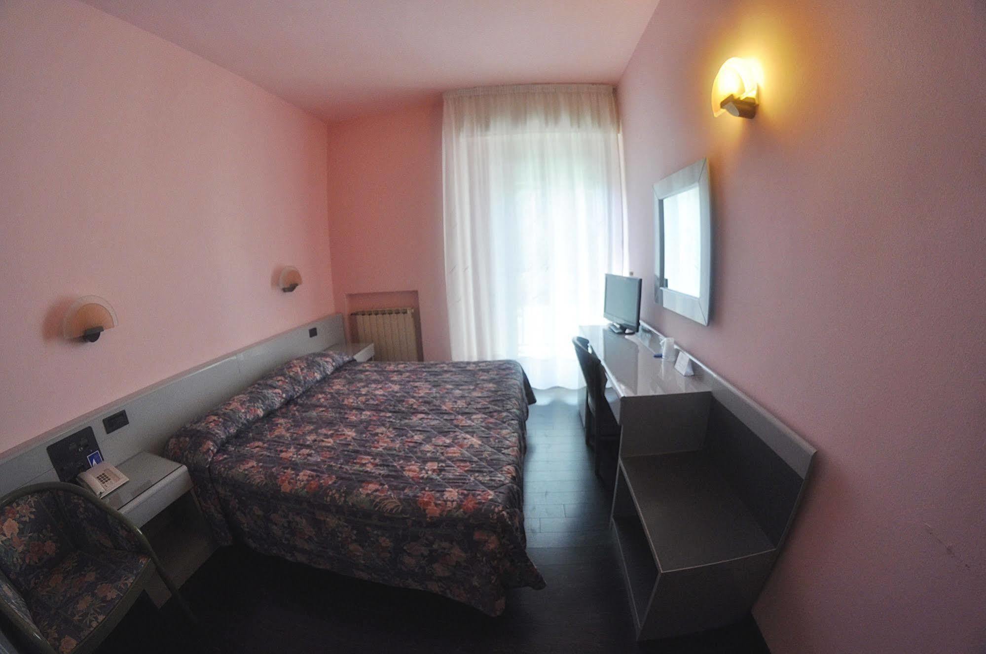 Hotel Cristallo Varazze Esterno foto