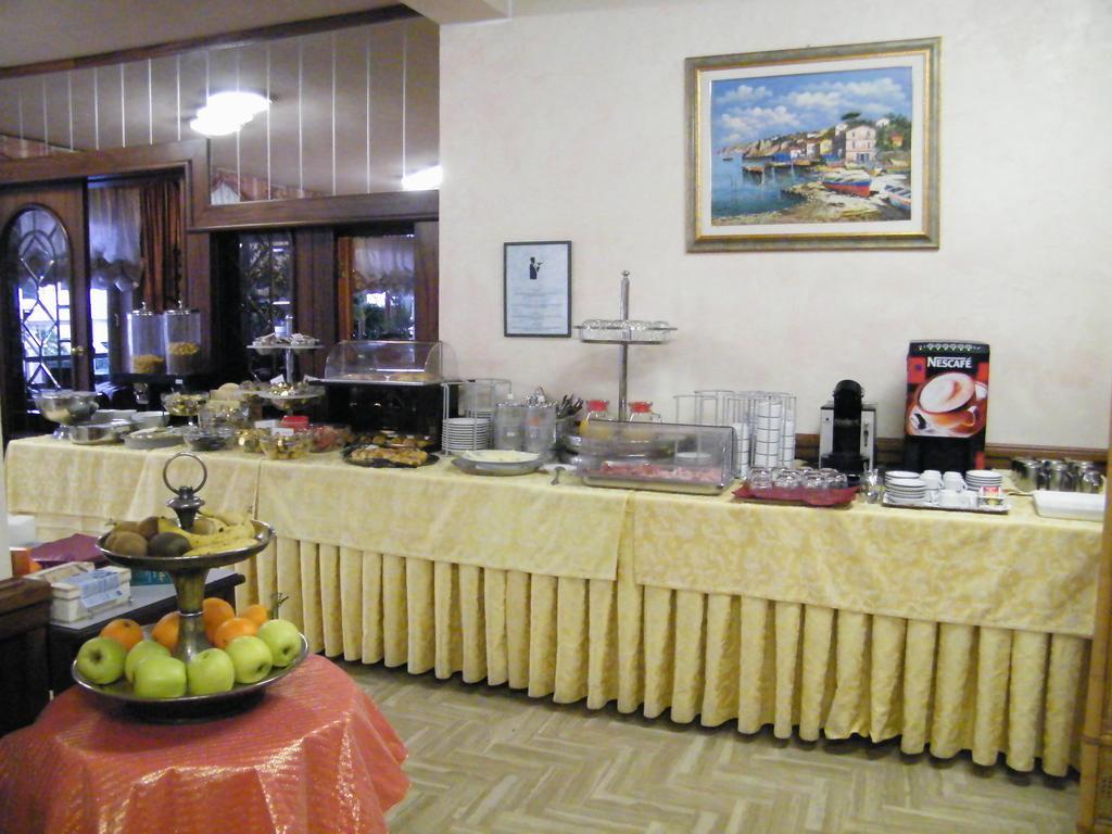 Hotel Cristallo Varazze Esterno foto